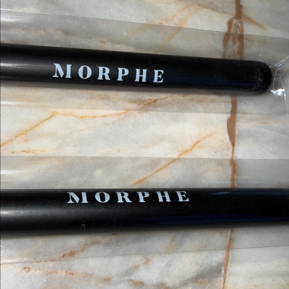 Morphe Black Brushes with White Bristles Set of 2 - Picture 3 of 6